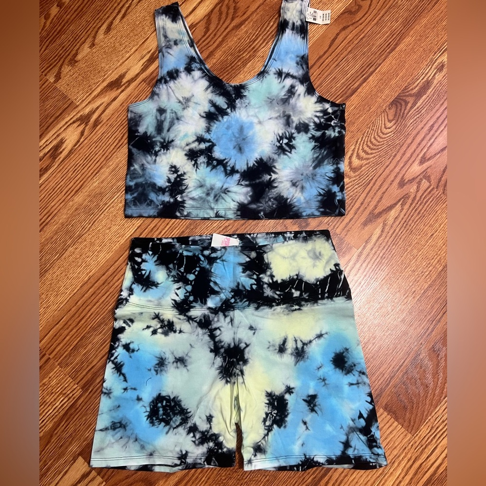 VS PINK LARGE BIKE SHORTS Tie-Dye Crop Top Set NWT
